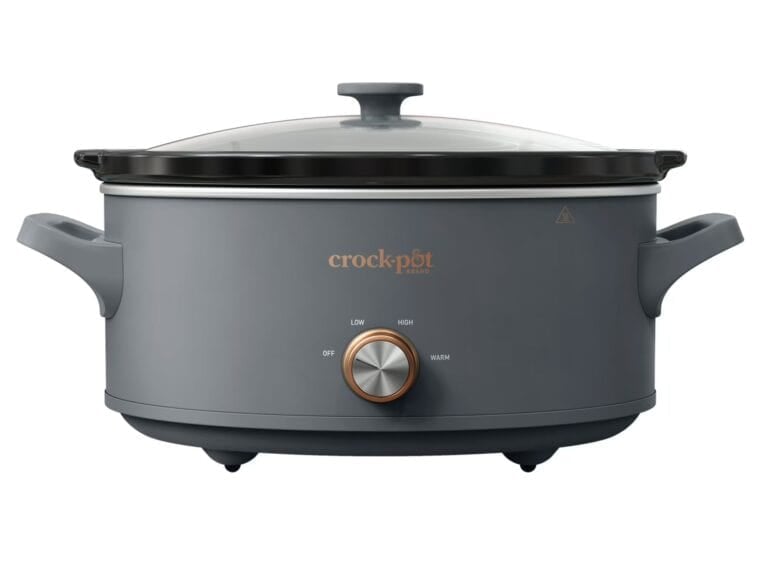 Crock-Pot Manual 7-Quart Slow Cooker ©Image Credit: Crock-Pot