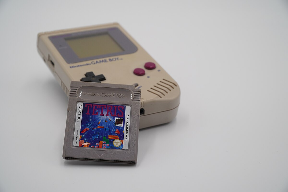 11 electronics that lasted decades back then 11 The Original Nintendo Game Boy (DMG-01) and Tetris