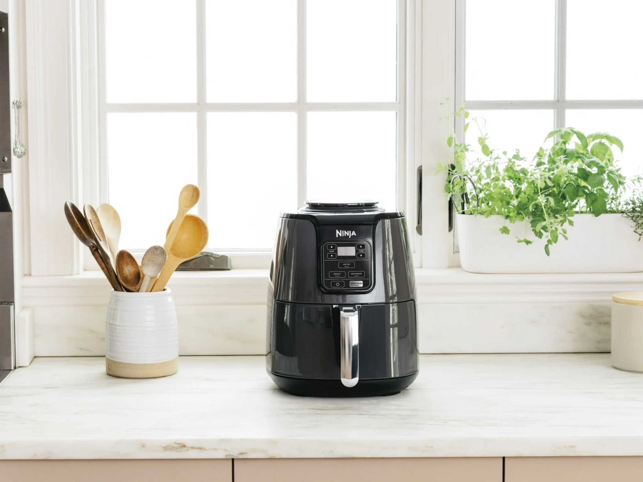 10 Walmart kitchen finds you can grab for under $100 7 Ninja 4 Qt Air Fryer ©Image Credit: Ninja