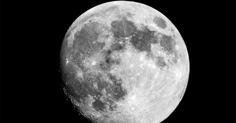 The moon is drifting 1.5 inches farther from Earth each year 1 The moon may look steady, but it’s quietly slipping farther from Earth with every passing year. | ©Image Credit: TheOtherKev/Pixabay