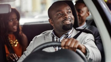 More than rides — Uber gives drivers new earning opportunities on the go. | ©Image Credit: Uber
