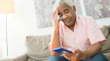 Online scams are on the rise — Meta’s new WhatsApp and Messenger alerts aim to protect seniors before it’s too late. | ©Image Credit: Kampus Production/Pexels
