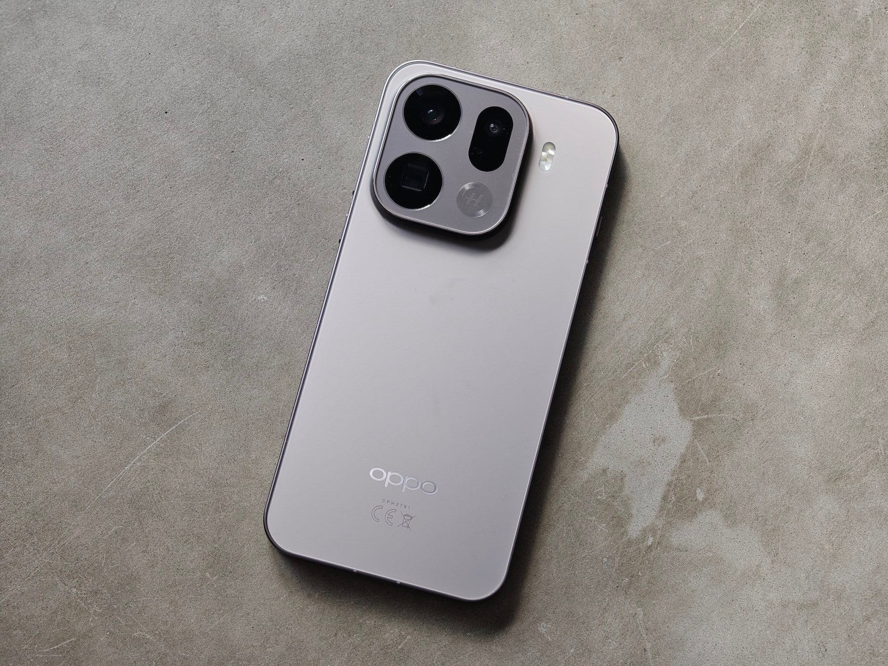 OPPO's Find X9 Pro ©Image Credit: GEEKSPIN