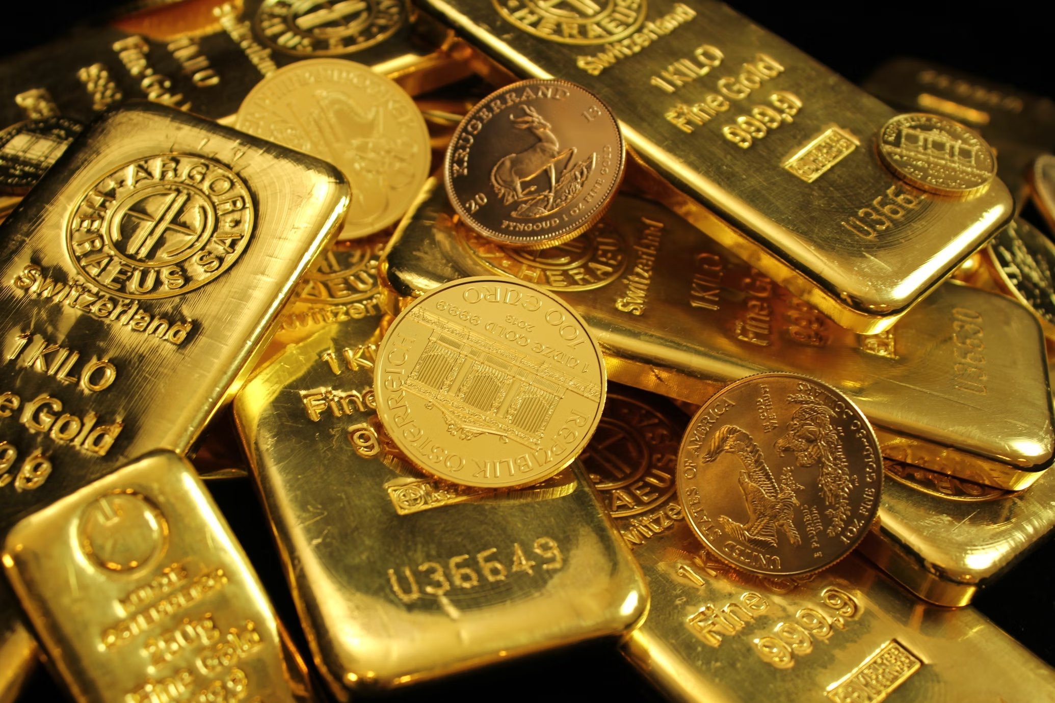 A retired South Carolina couple lost their life savings after scammers posing as Microsoft and bank employees convinced them to hand over gold. ©Image Credit: Zlaťáky.cz