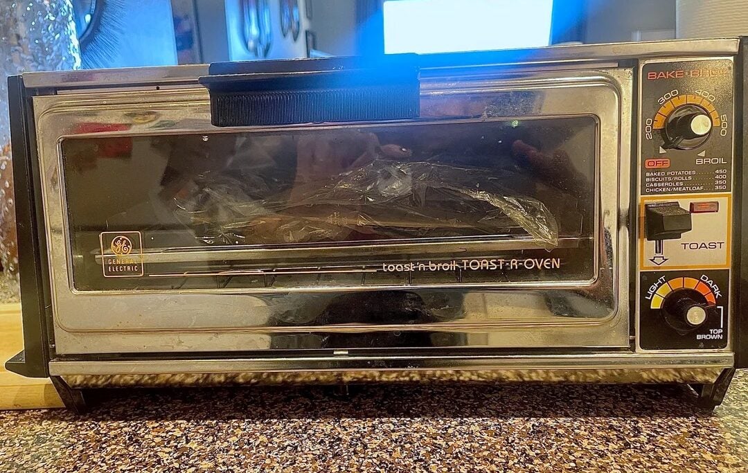 9 electronics every home had in 1980 10 Early 80’s GE toaster oven