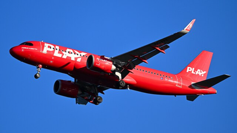 A Play Airlines Airbus A320neo in the carrier's distinctive red livery during better times | ©Image Credit: Wikimedia Commons / 4300streetcar