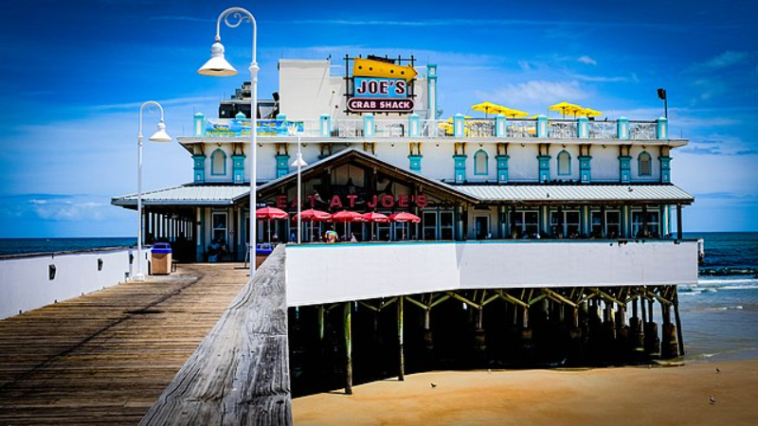 Joe’s Crab Shack shrinks to just 18 U.S. locations | ©Image Credit: nshepheard / wikimedia.org
