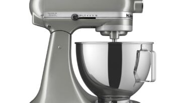 KitchenAid Deluxe Series 4.5 Quart Tilt-Head Stand Mixer ©Image Credit: KitchenAid