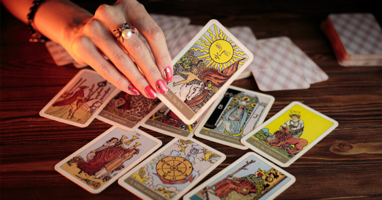 That “insightful” tarot reading online could be a scam. Protect your money from fake astrologers on social media. | ©Image Credit: Petr Sidorov/Unsplash