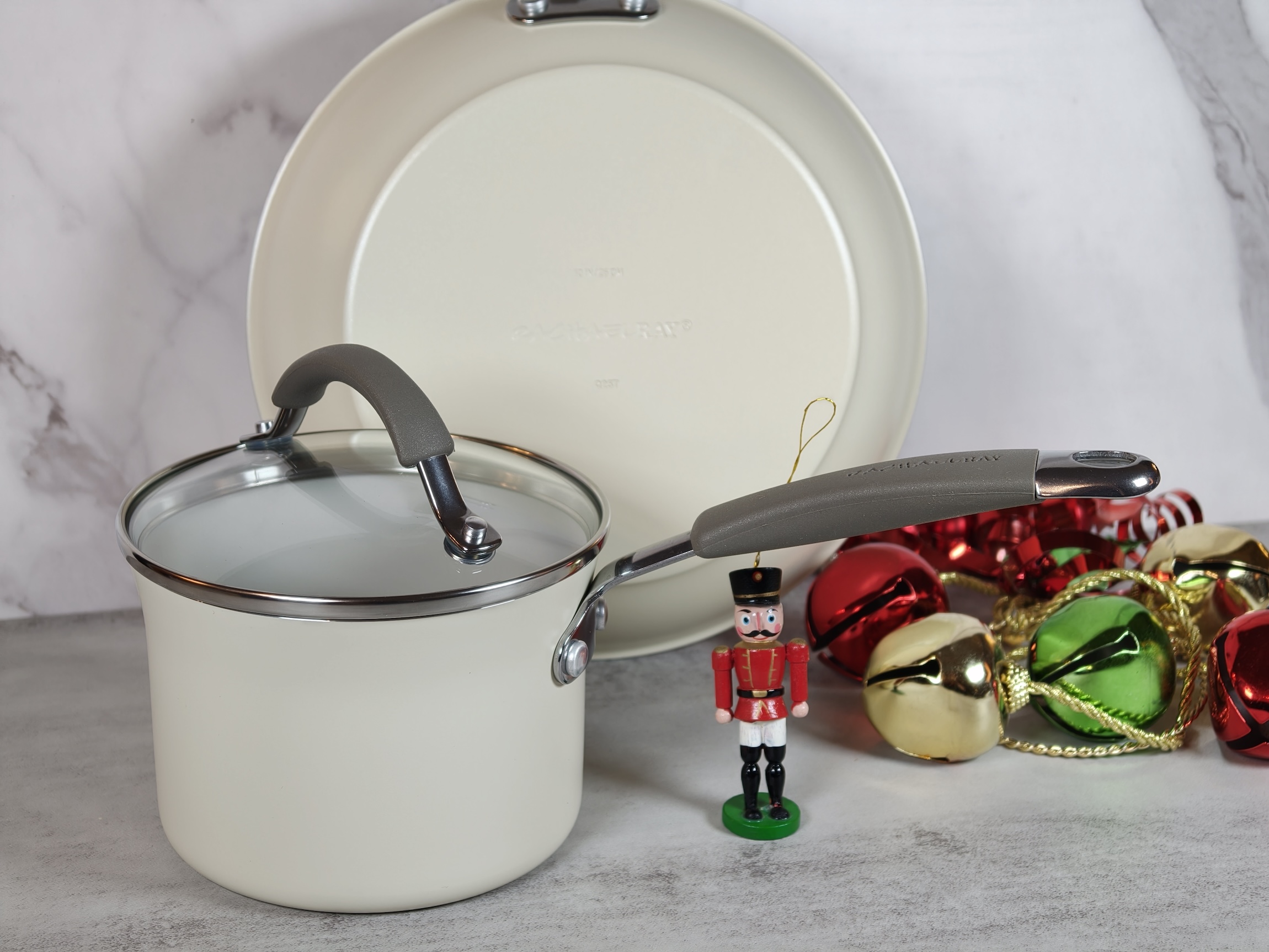 Rachael Ray 10-Piece Cucina Ceramic Nonstick Cookware Set is a great gift for anyone moving into a new place ©Image Credit: GEEKSPIN