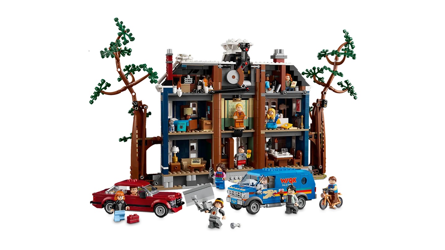 Stranger Things: The Creel House LEGO set (interior) | ©Image Credit: LEGO