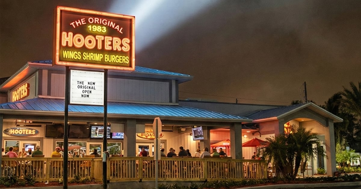 Hooters was one of the many restaurant chains that filed for Chapter 11 bankruptcy in 2025. | ©Image Credit: Hooters