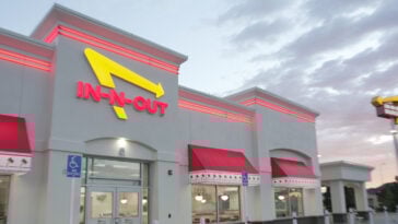 Chaos at the counter: In-N-Out skips number 67 as the “6‑7” meme spreads across TikTok and schools. | ©Image Credit: In-N-Out