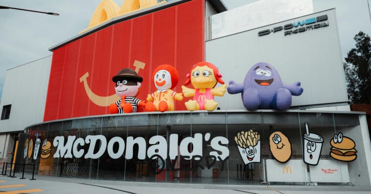 McDonald’s adds Surf N Turf burger and Apple Pie McFlurry 1 Exciting new creations join returning classics in McDonald’s 2026 menu refresh. | ©Image Credit: 三岁 陈/Pexels