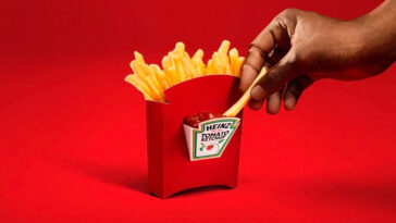 Say hello to mess-free, on-the-go snacking with the innovative Heinz Dipper fry-and-ketchup container. | ©Image Credit: The Kraft Heinz Company