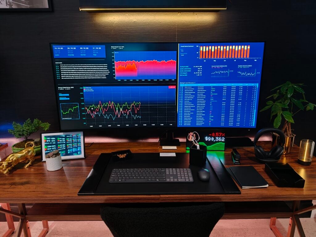 Dell UltraSharp 52 Thunderbolt Hub Monitor ©Image Credit: GEEKSPIN