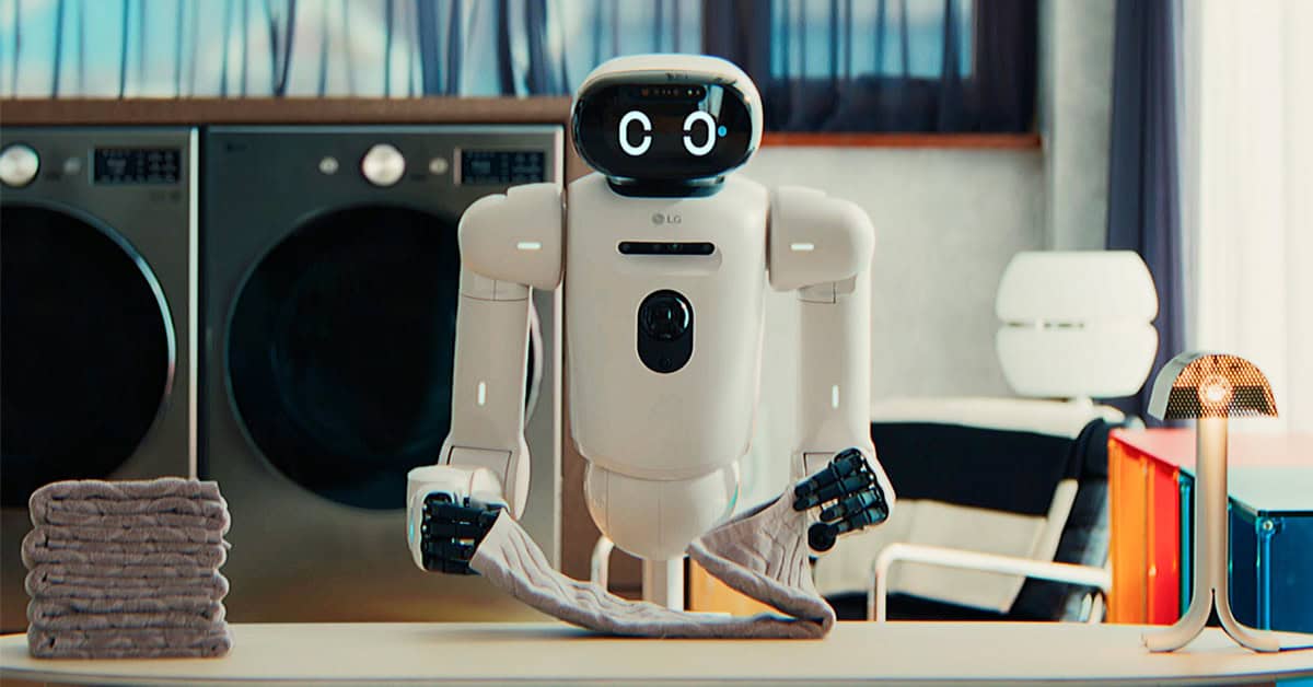 Say goodbye to chores! The LG CLOiD robot butler combines AI and smart-home tech to make housework a thing of the past. | ©Image Credit: LG Electronics
