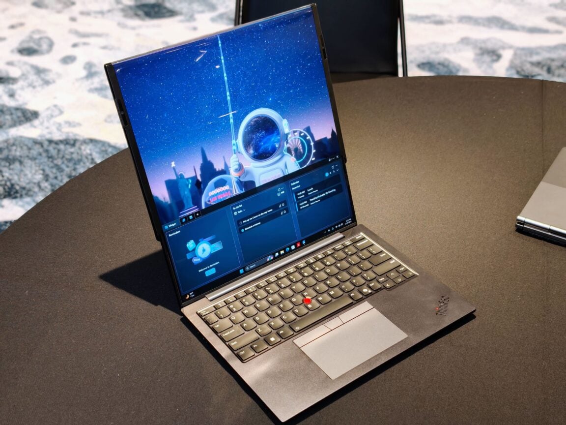 The Lenovo ThinkPad Rollable XD Concept Laptop has a display that can be extended vertically ©Image Credit: GEEKSPIN