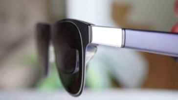 These glasses off the most practical way to carry a 500-inch screen in your pocket ©Image Credit: GEEKSPIN