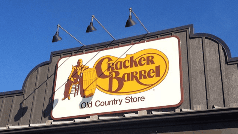Cracker Barrel restores Hamburger Steak, Eggs in Basket | ©Image Credit: Wikimedia Commons / Mike Mozart