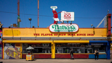Smithfield buys Nathan’s Famous, keeps July 4 contest | ©Image Credit: Wikimedia Commons / Chepry