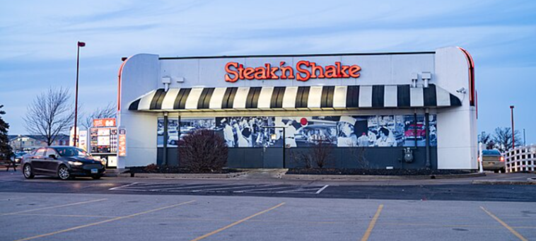 Steak n Shake adds bitcoin bonus to hourly pay | ©Image Credit: Wikimedia Commons / Tony Webster