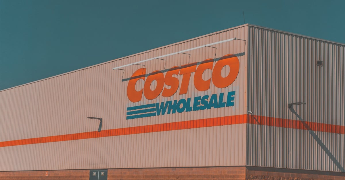 Costco’s legendary hot dog deal comes with a new rule. | ©Image Credit: Omar Abascal / Unsplash