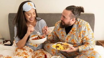 Love, vows, and breakfast in bed! Denny’s free Vegas weddings happen Feb 14. Reserve your spot now! | ©Image Credit: Denny's