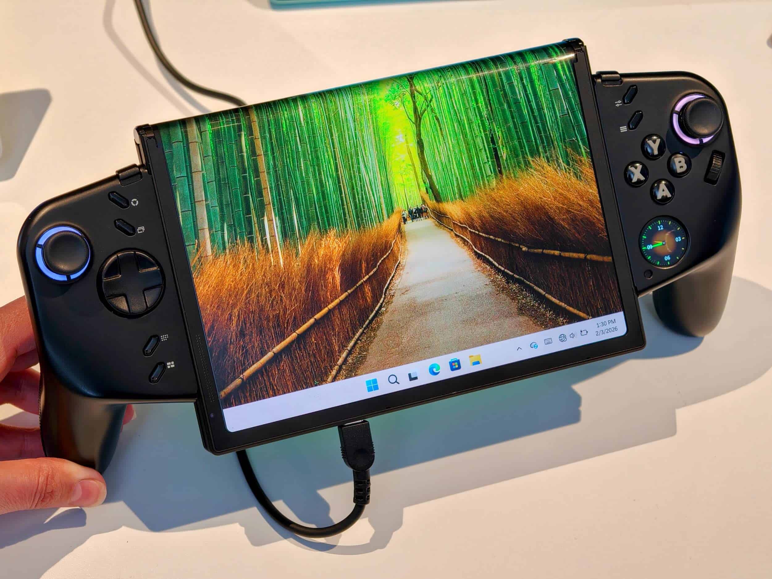 Lenovo's Legion Go Fold concept has a 7.7-inch POLED display that can be folded out into an 11.6-inch display ©Image Credit: GEEKSPIN