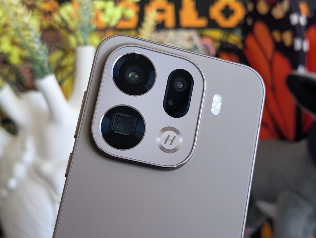 Oppo Find X9 Pro rear camera system ©Image Credit: GEEKSPIN / Myriam Joire