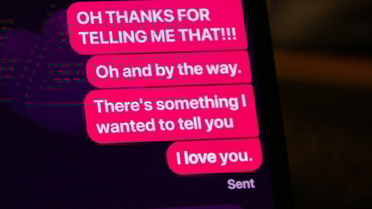 Flirty texts aren’t always innocent. Protect your heart and wallet from Valentine’s Day scammers. | ©Image Credit: Russel Bailo / Unsplash