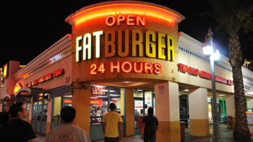 FAT Brands files for Chapter 11 amid $1.3B debt | ©Image Credit: Wikimedia Commons / Michael Saechang