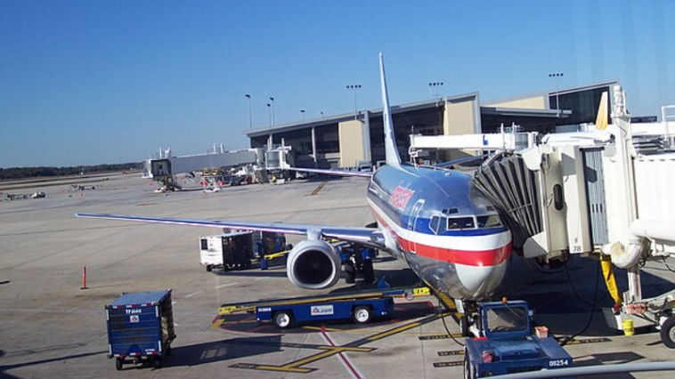 Tampa Airport's pajama "ban" goes viral 1 Tampa airport clarifies pajama post | ©Image Credit: Wikimedia Commons / S340