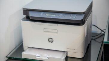 Microsoft ends legacy printer support, but your old printer can still print—discover the workarounds to stay productive. | ©Image Credit: Unsplash / Mahrous Houses