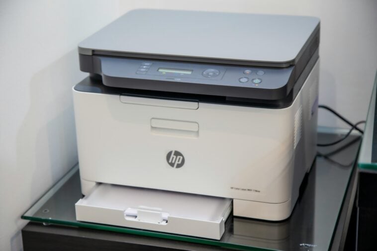 Microsoft ends legacy printer support, but your old printer can still print—discover the workarounds to stay productive. | ©Image Credit: Unsplash / Mahrous Houses