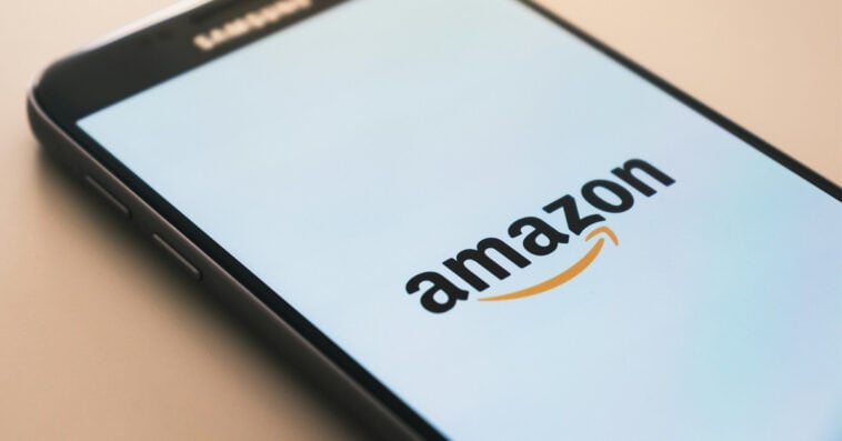 Amazon shoppers encountered glitches and payment failures as a massive outage disrupted the retail giant’s site. | ©Image Credit: Christian Wiediger / Unsplash