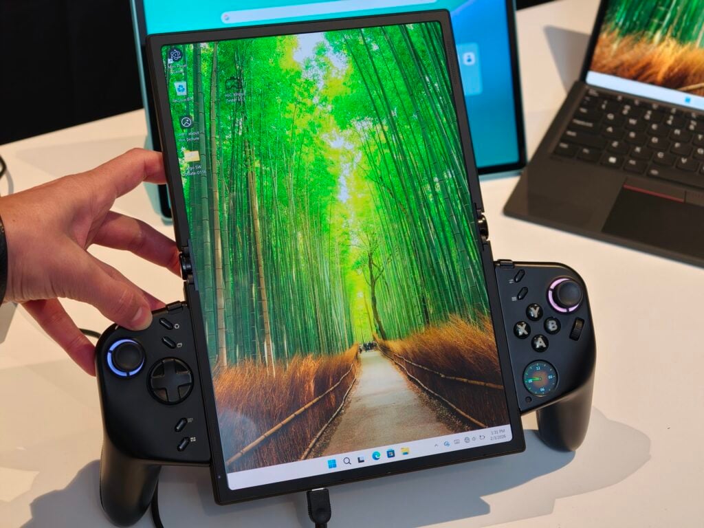 Lenovo Legion Go Fold ©Image Credit: GEEKSPIN