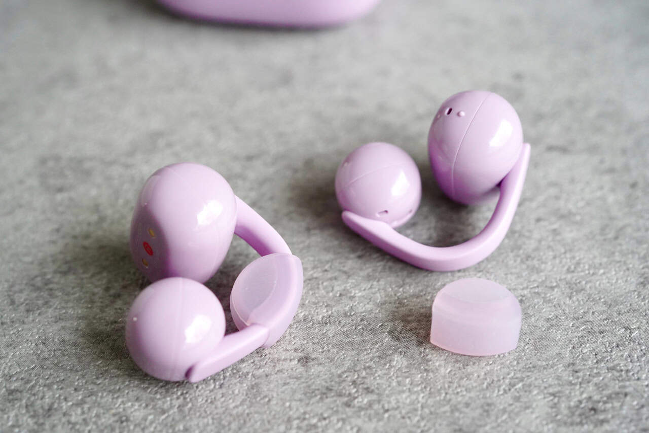 Sony Linkbuds Clip review: the open-ear trend finds its premium form 3 Sony LinkBuds Clip earbuds laid out on a flat surface showing the clip-loop design and detached Air Fitting Cushion