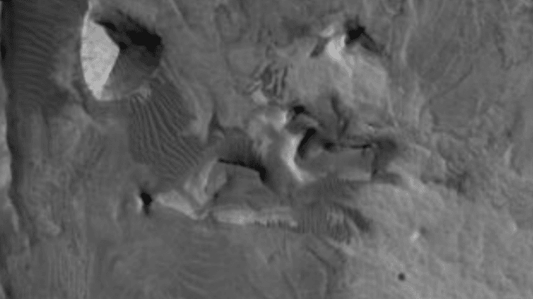 Geometric structure seen on Mars | ©Image Credit: NASA/JPL/University of Arizona