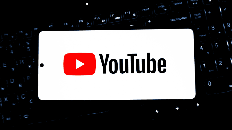 Unskippable ads appearing on TVs | ©Image Credit: Unsplash / Zulfugar Karimow