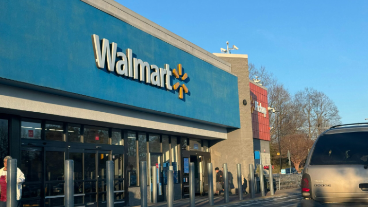 Walmart uses trackers to catch theft | ©Image Credit: Unsplash / KDavid Montero