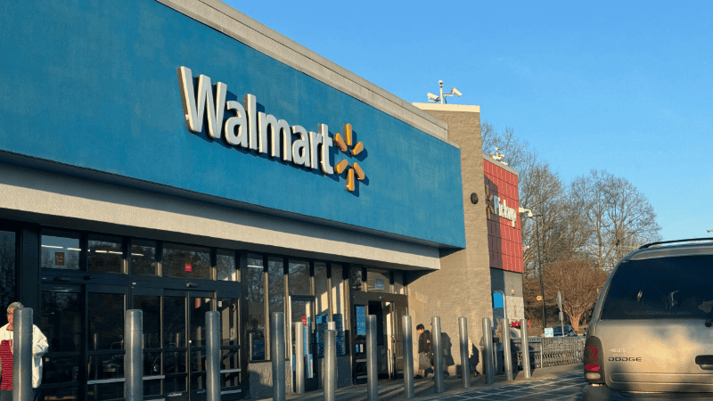 Walmart uses trackers to catch theft | ©Image Credit: Unsplash / KDavid Montero