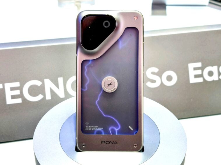 New Tecno smartphone concept glows like a neon sign 1 The Pova Neon uses actual gas lighting in a smartphone ©Image Credit: GEEKSPIN