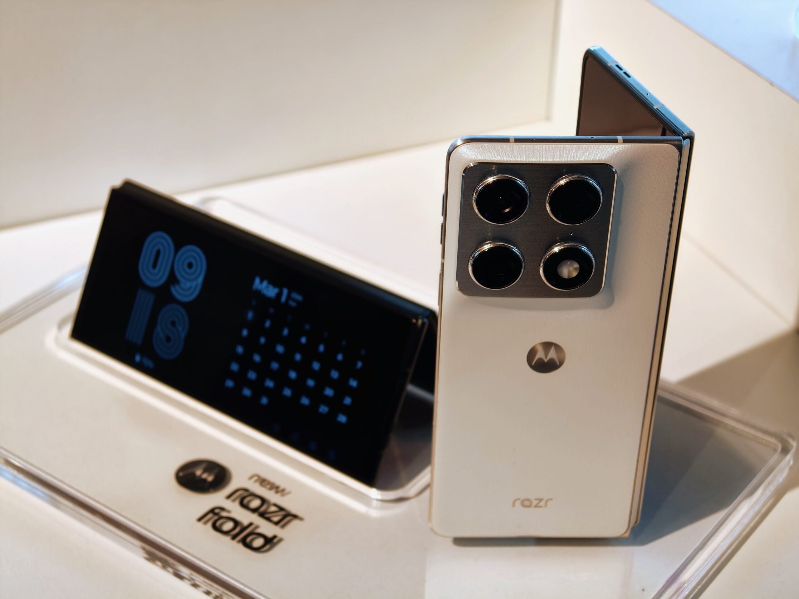 The Motorola Razr Fold's marquee features is its camera array, rated the best of any foldable by DXOMARK ©Image Credit: GEEKSPIN