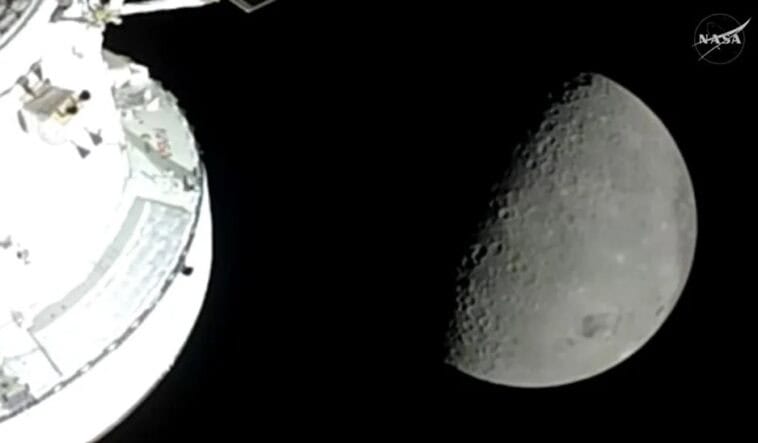 A view from the edge: Orion nears the Moon’s hidden side on April 6, 2026. ©Image Credit: NASA