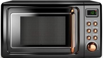 Costway 0.7 Cu.ft Retro Countertop Microwave Oven ©Image Credit: Costway