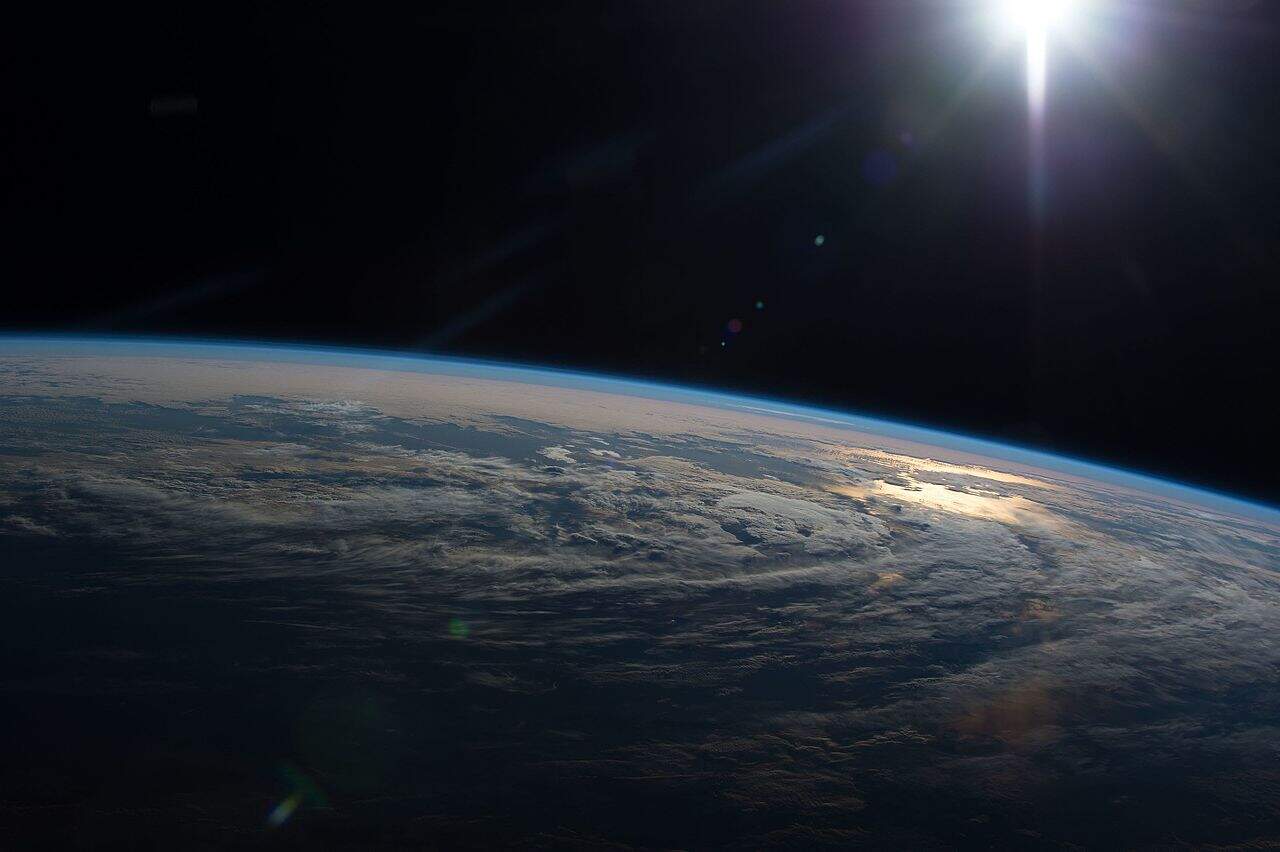 Sunrise over the southern Pacific Ocean, captured from the ISS on 19 June 2016 during Expedition 48 | ©Image Credit: Wikimedia Commons / NASA