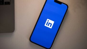 A new report claims LinkedIn scans your browser for thousands of extensions and collects device data while pages load | ©Image Credit: Unsplash / dlxmedia.hu