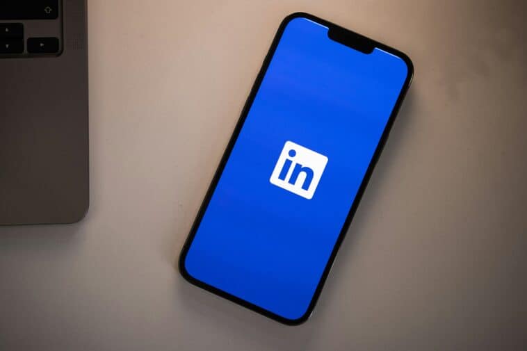 A new report claims LinkedIn scans your browser for thousands of extensions and collects device data while pages load | ©Image Credit: Unsplash / dlxmedia.hu