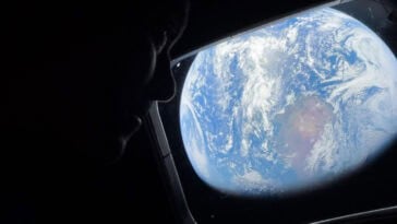 Space photography like you’ve never seen before: NASA astronaut and Artemis II Commander Reid Wiseman captured a stunning view of Earth using the iPhone 17 Pro Max. | ©Image Credit: NASA